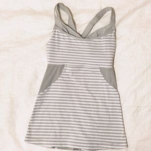 Lululemon workout top size 6